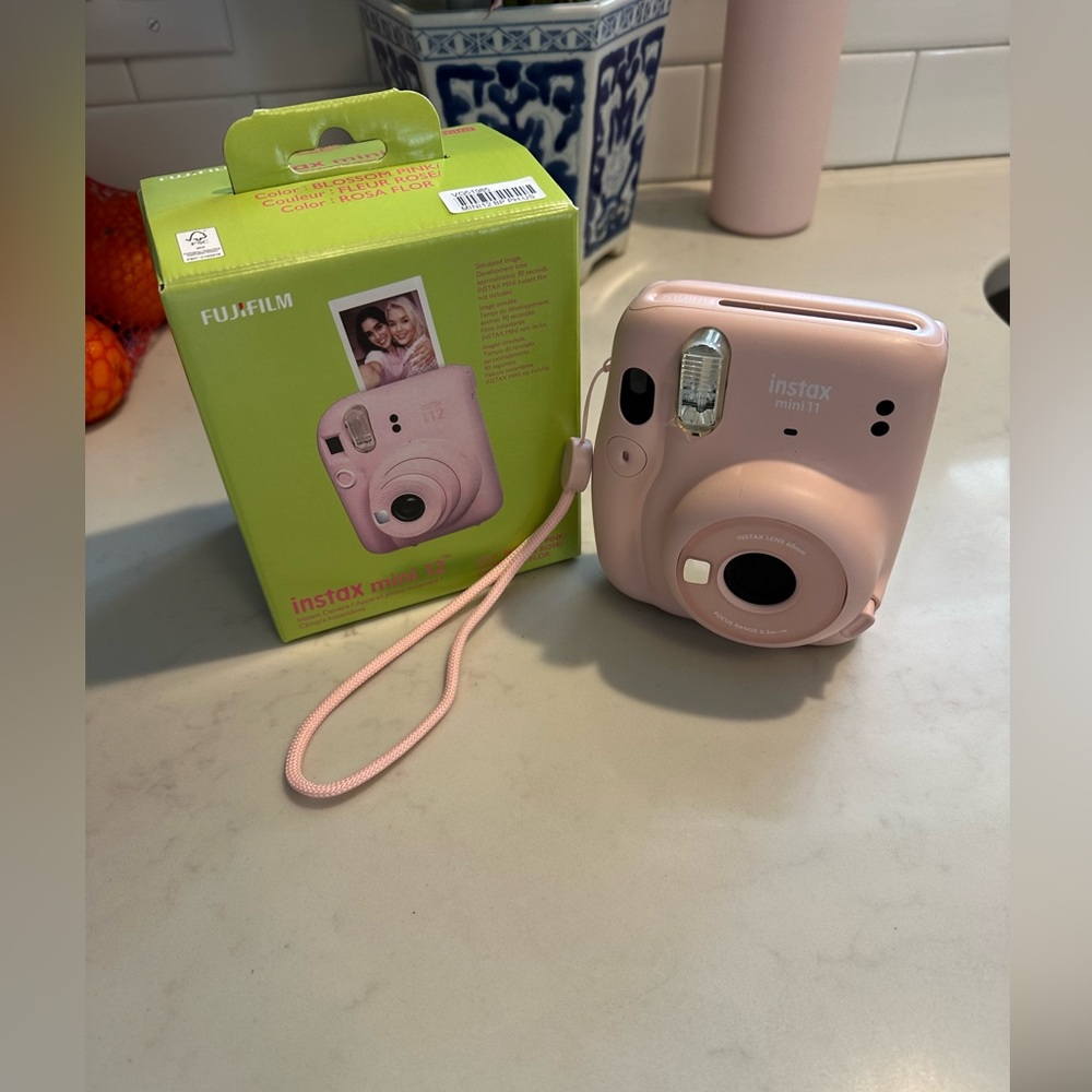 Fujifilm Instax Mini 11 Instant Camera - Blush Pink
